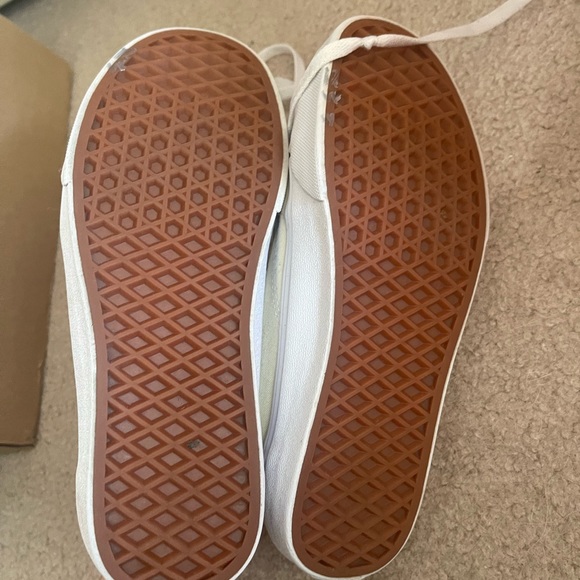 Vans - Picture 4 of 5